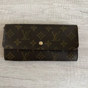 Louis Vuitton Monogram Sarah Wallet with chain